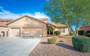 10051 E Nacoma Ct Sun Lakes offers a beautiful home to pull up to.