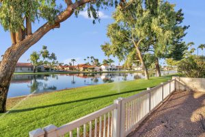 Lake view home in Palo Verde with a marvelous location. 