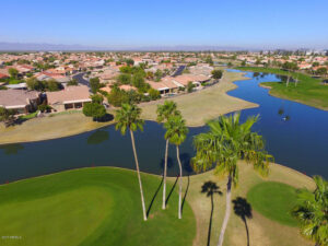 24421 S Golfview Dr. has many amenities.
